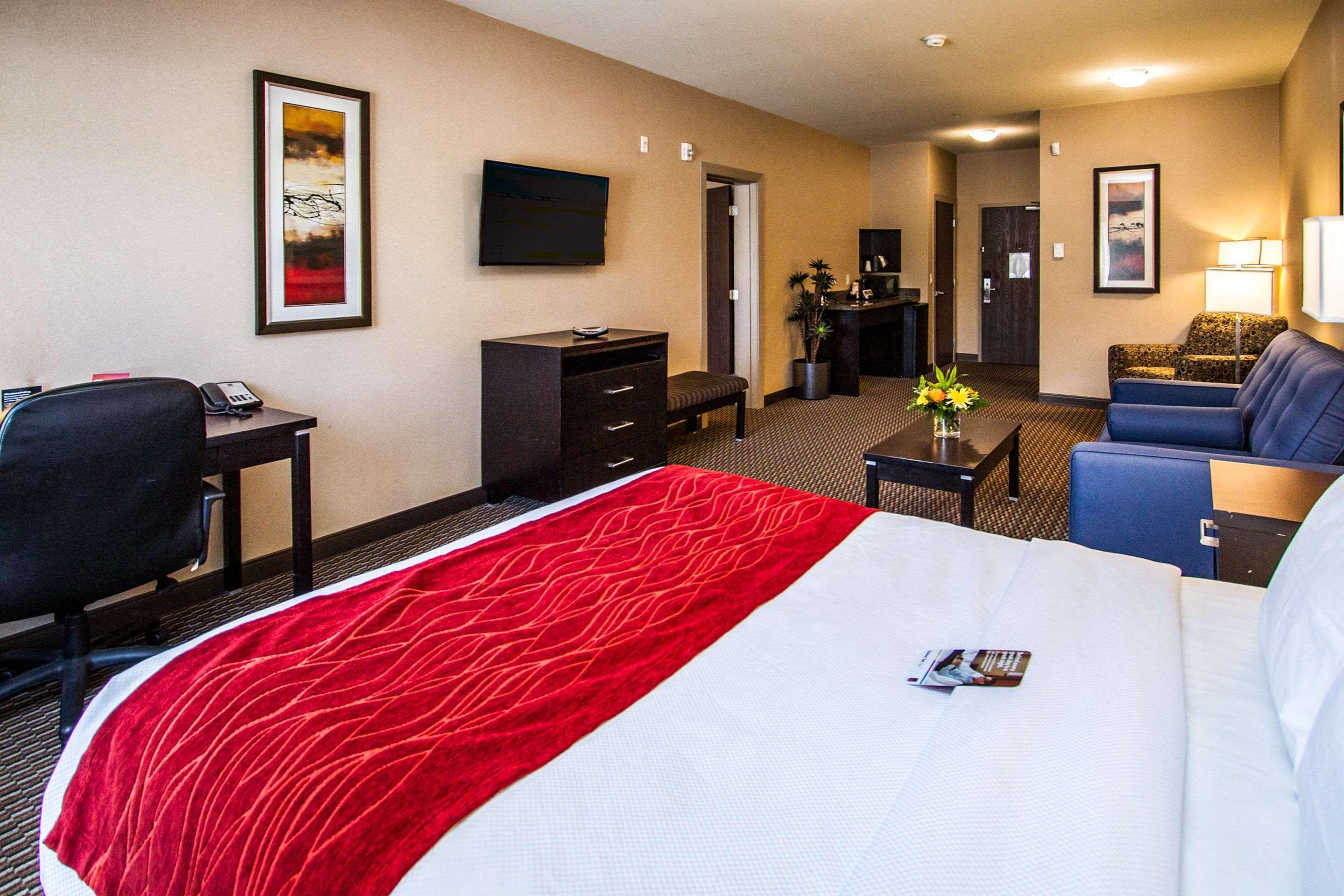Comfort Suites Келоуна Екстериор снимка