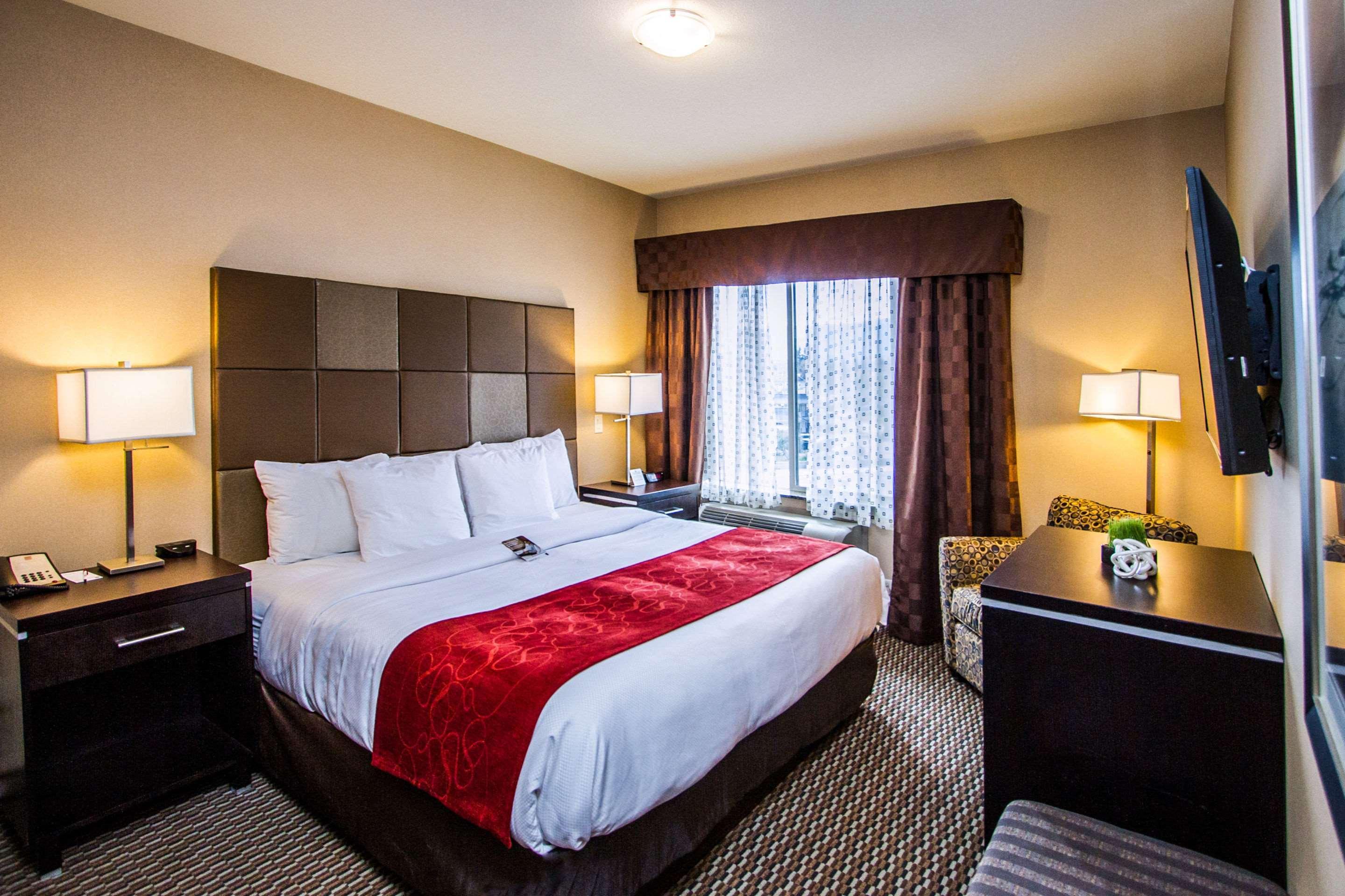 Comfort Suites Келоуна Екстериор снимка