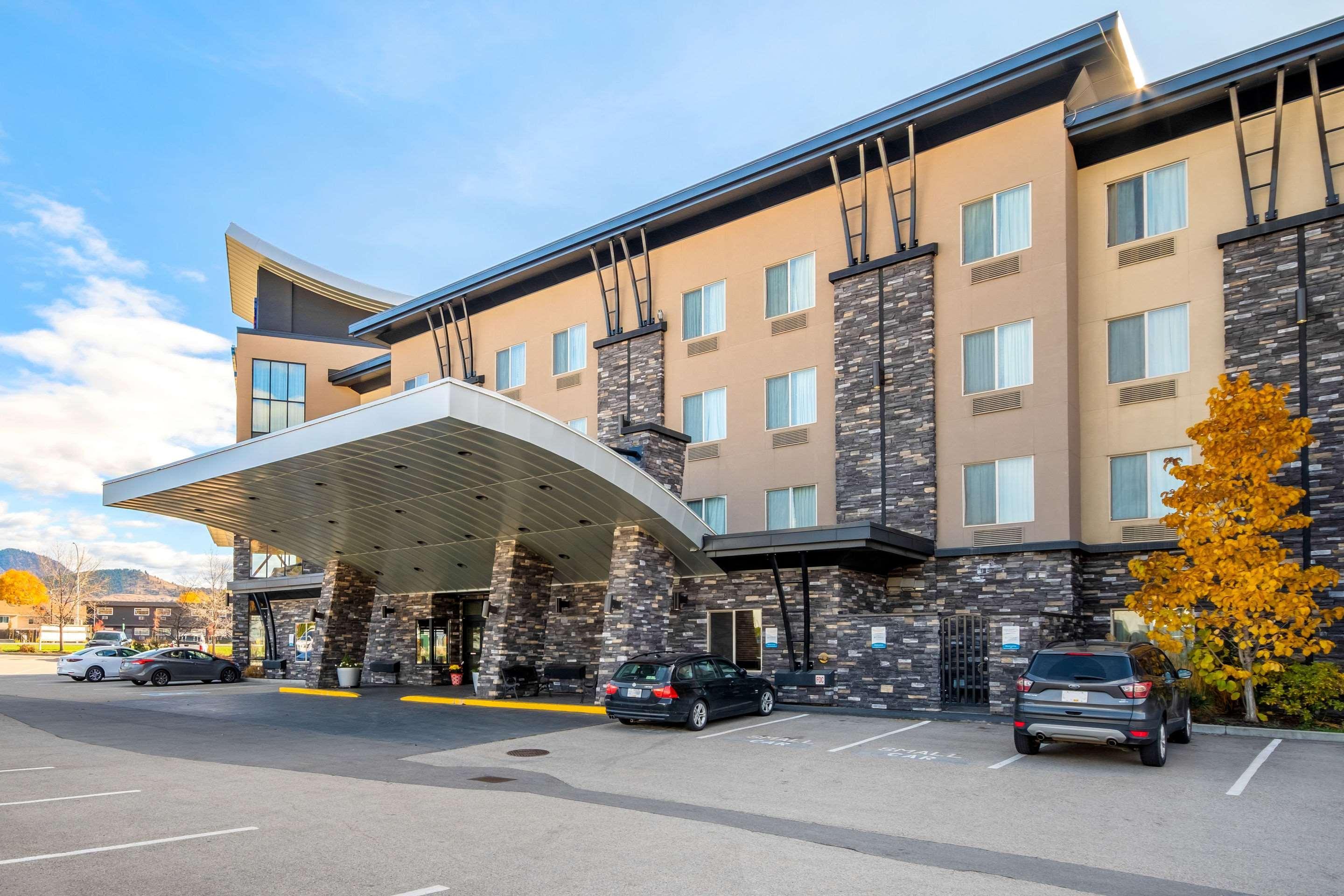 Comfort Suites Келоуна Екстериор снимка