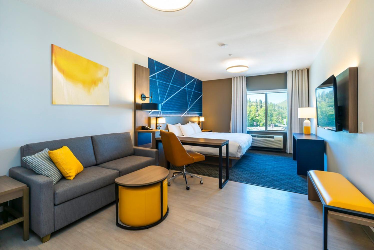 Comfort Suites Келоуна Екстериор снимка