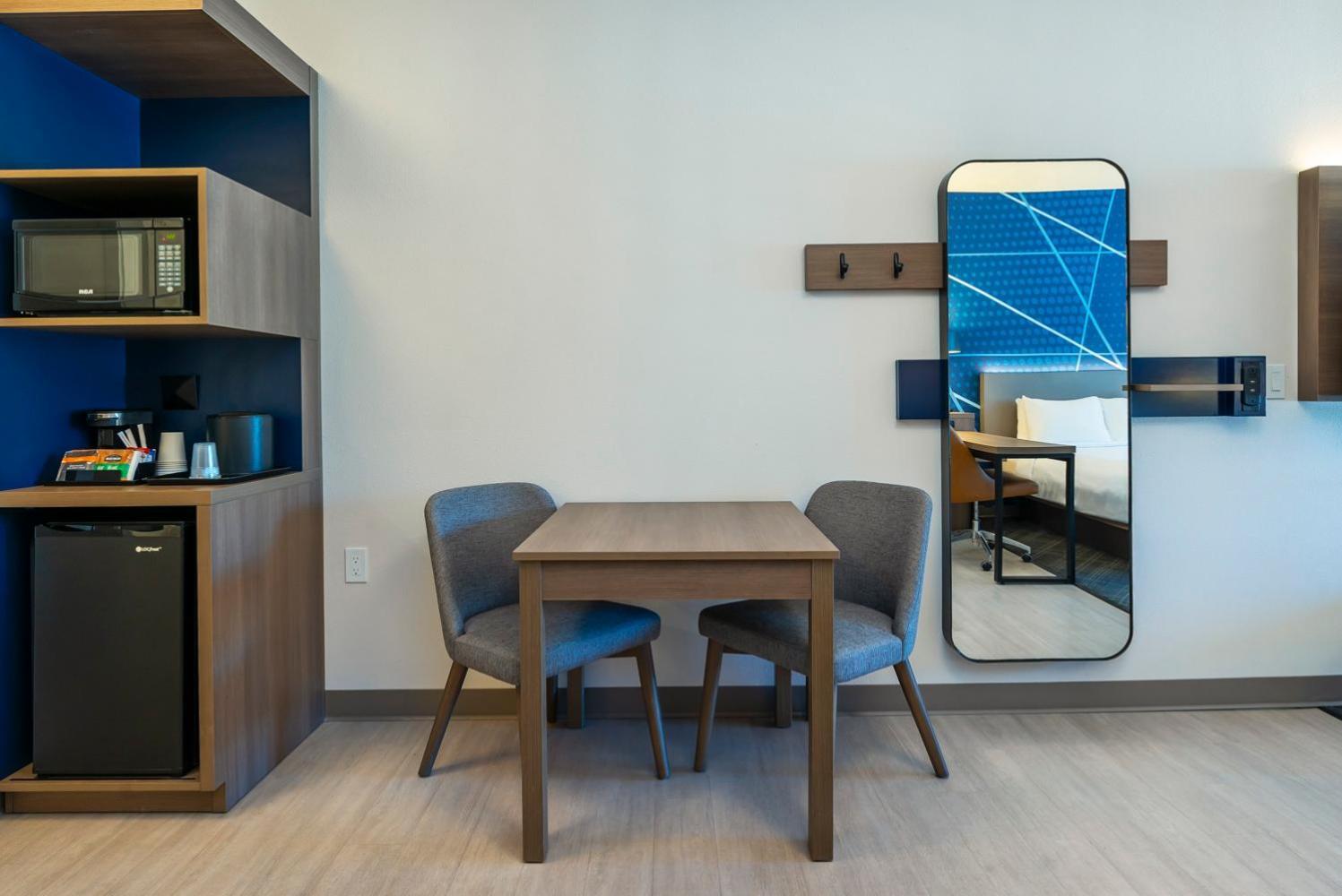 Comfort Suites Келоуна Екстериор снимка