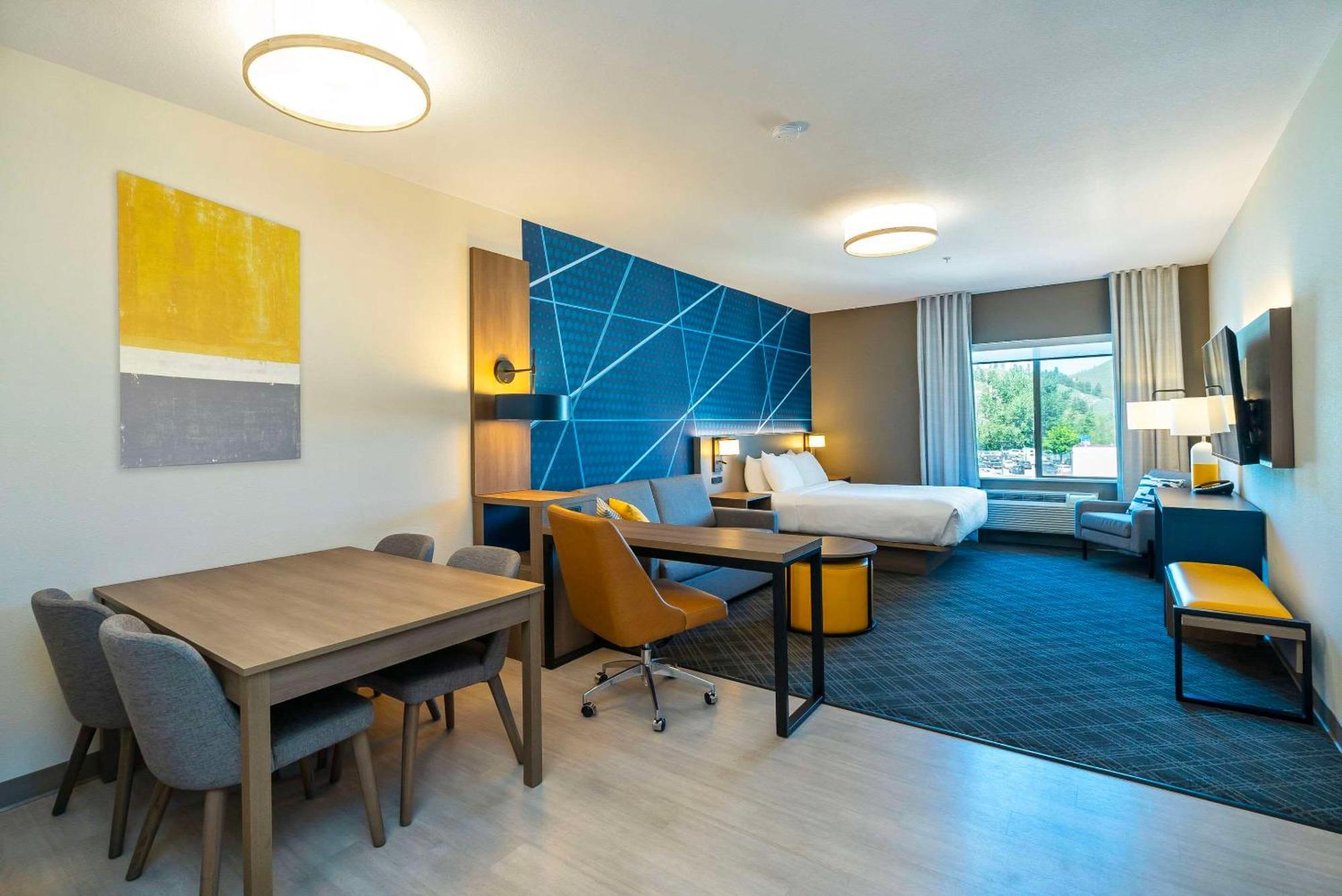 Comfort Suites Келоуна Екстериор снимка