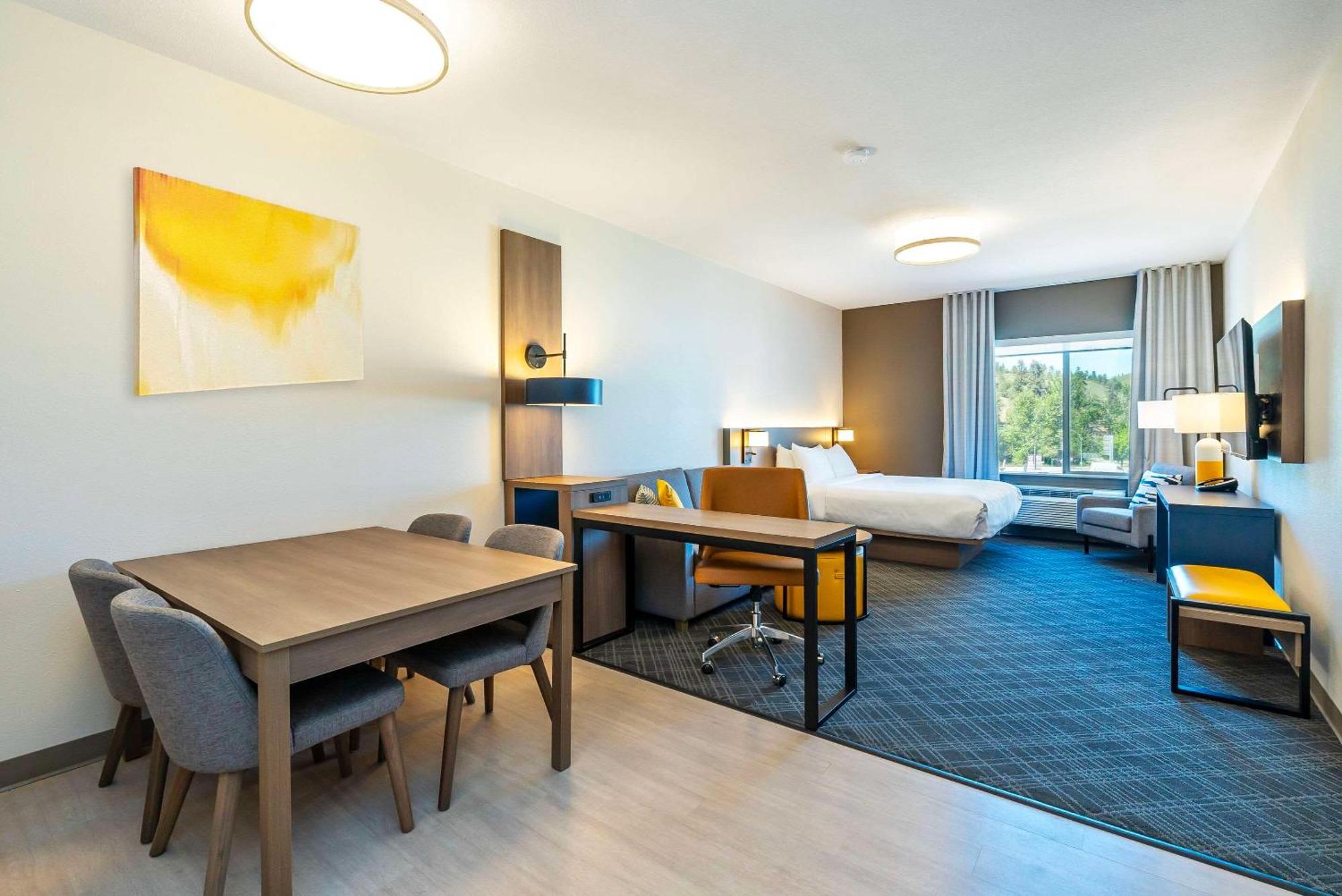 Comfort Suites Келоуна Екстериор снимка