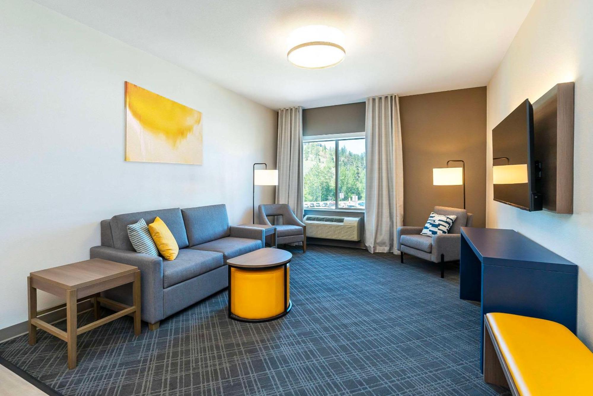 Comfort Suites Келоуна Екстериор снимка