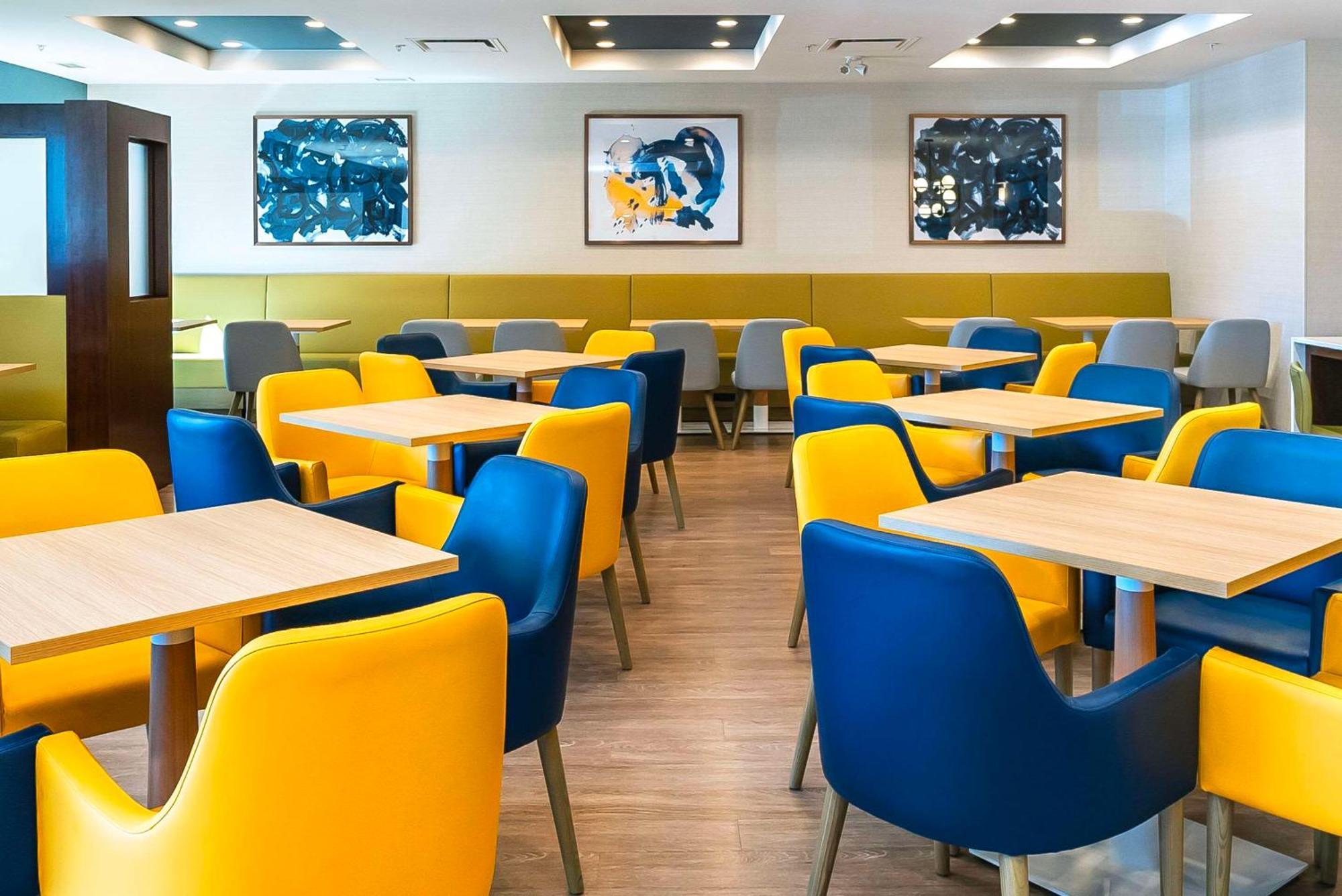 Comfort Suites Келоуна Екстериор снимка