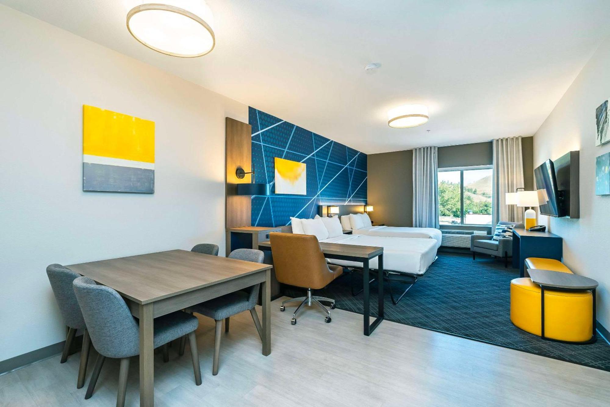 Comfort Suites Келоуна Екстериор снимка