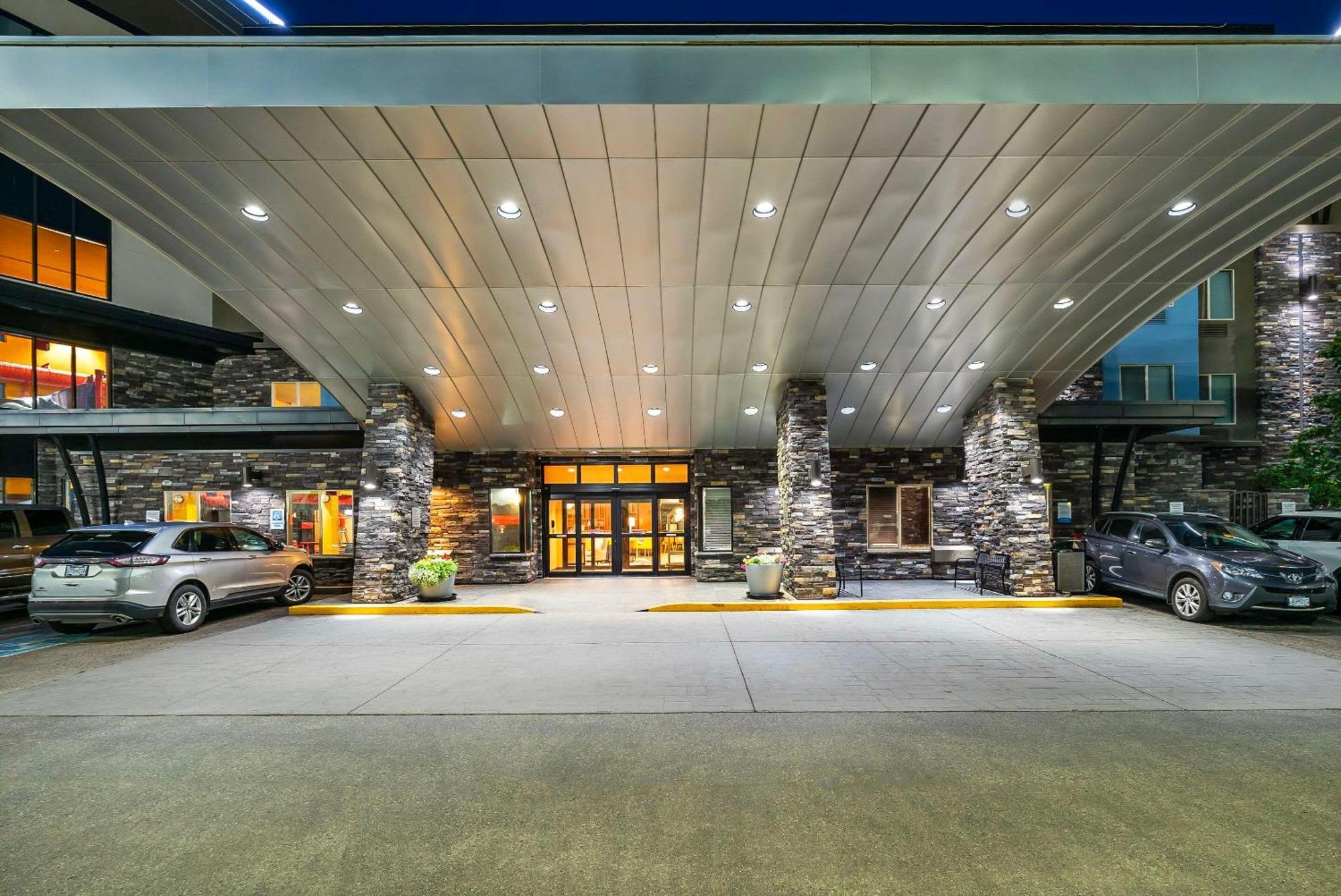 Comfort Suites Келоуна Екстериор снимка