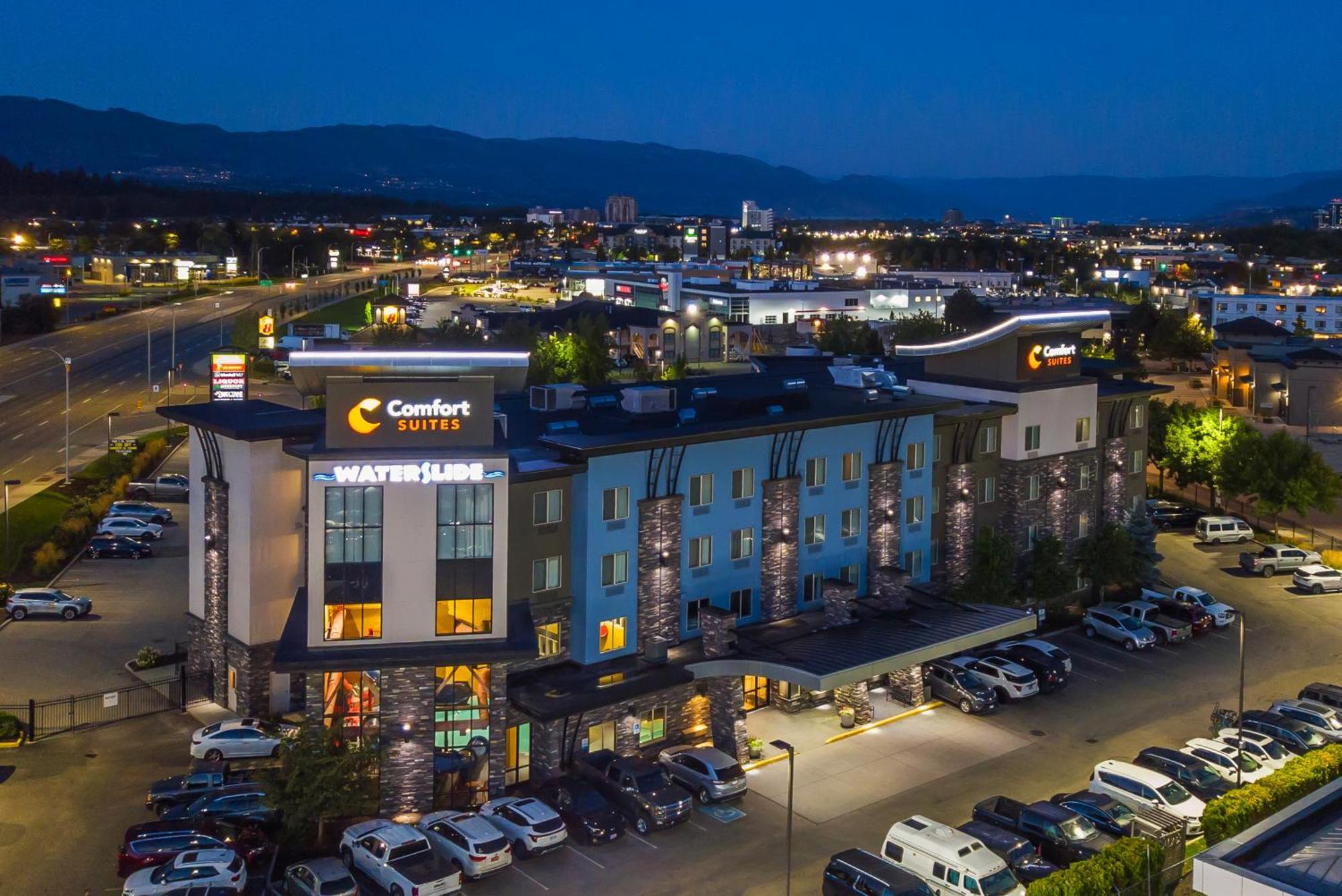 Comfort Suites Келоуна Екстериор снимка
