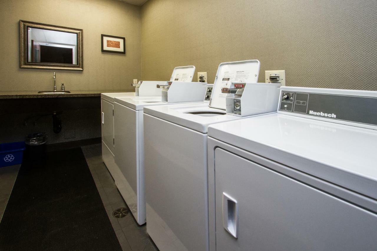 Comfort Suites Келоуна Екстериор снимка
