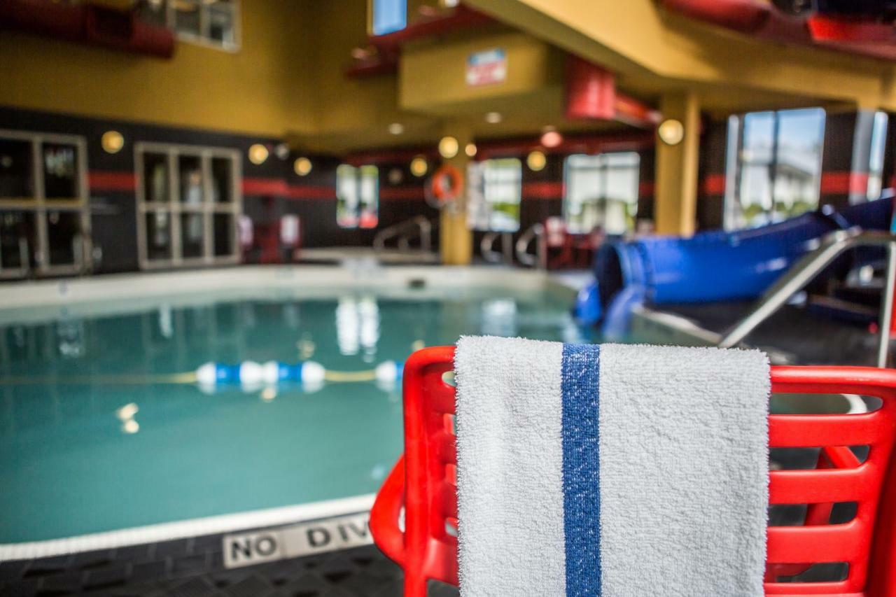 Comfort Suites Келоуна Екстериор снимка